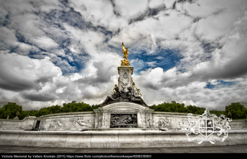 Скульптура королевы Виктории в Лондоне